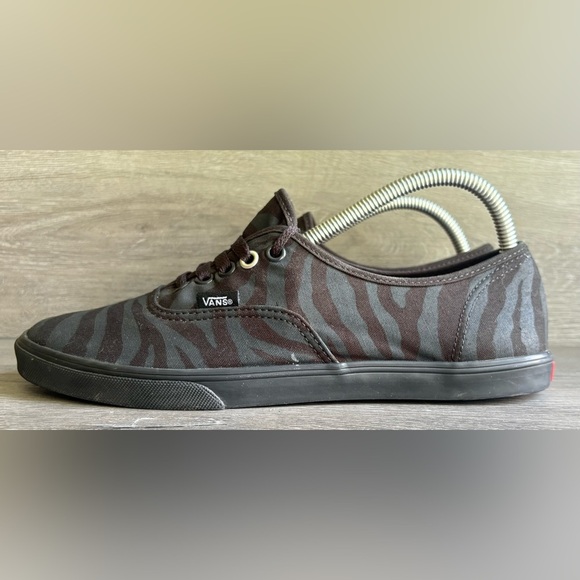 VANS Old Skool Low Top Black Zebra Print Sneakers Men’s 8.5 Women’s 10 - Picture 2 of 7